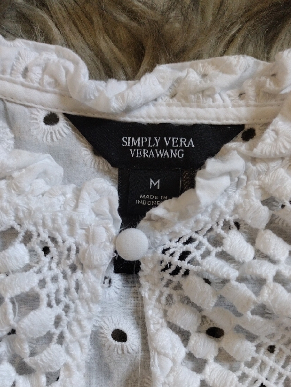 Simply Vera Vera Wang White Eyelet V-Neck Puff Sleeve Blouse - Picture 4 of 5